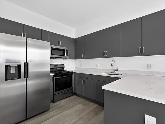 4th image of 43-45 W 32nd St #501