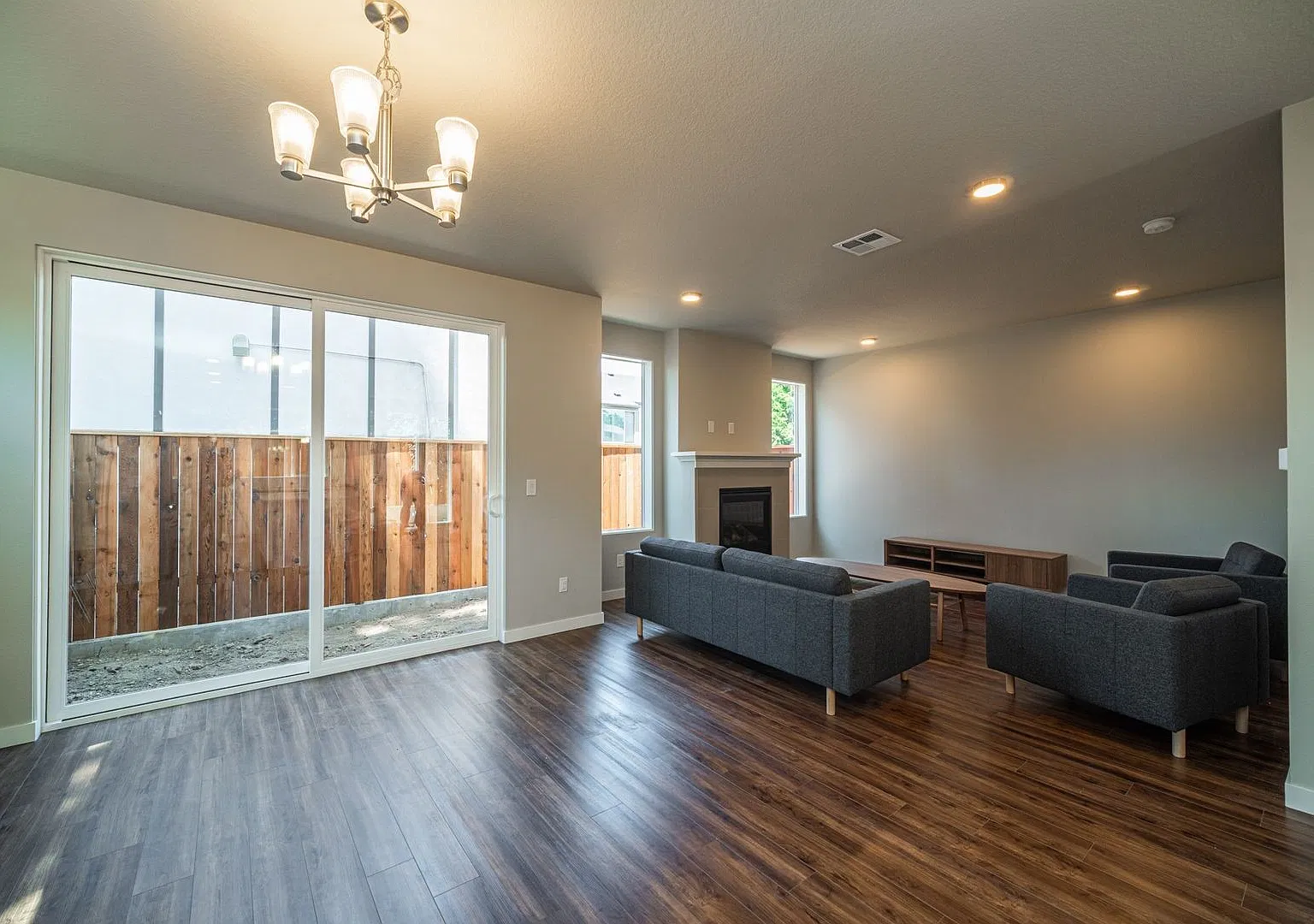 Rare Find! Spacious 5-Bedroom Home In Woodstock Waitlisting! — Photo 4