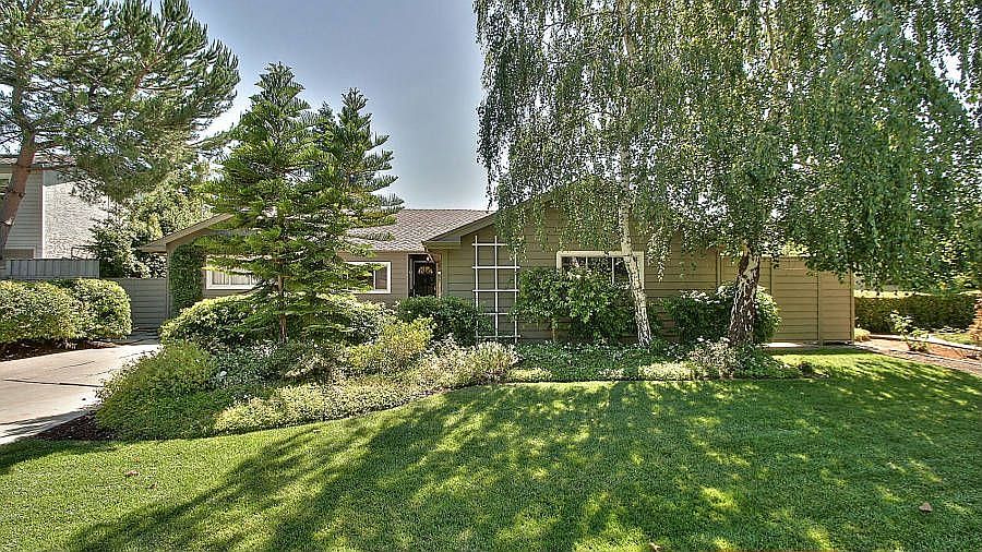 1st image of 212 Lester Ln