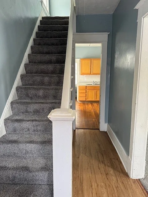 3 bed, 1.5 bath, 2078 sqft, $2,400 — Photo 1