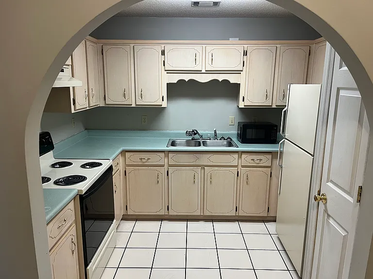 309 S Welborn St — Photo 4