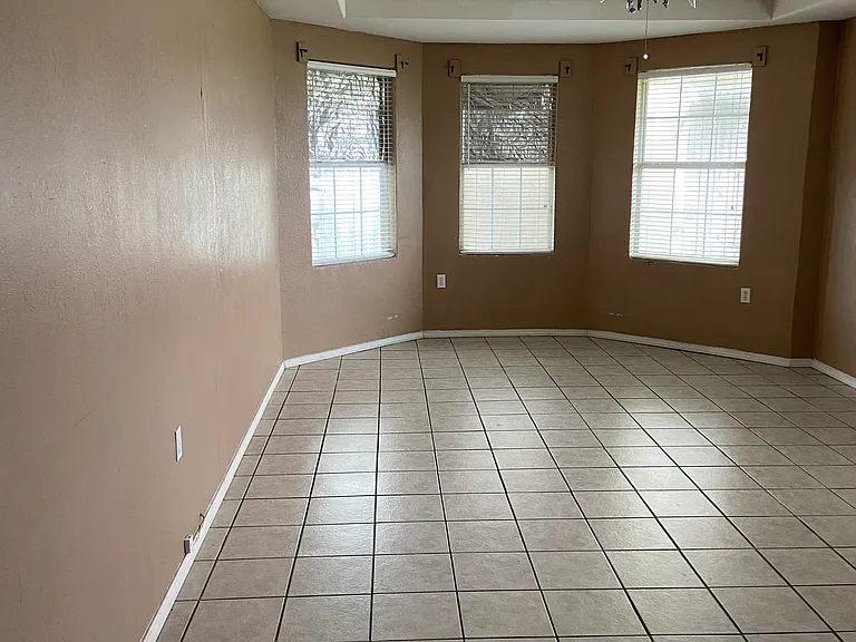 204 Bowers St — Photo 5