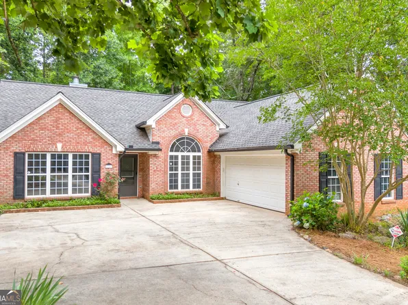 271 Jackson Park Dr, Hoschton, GA 30548