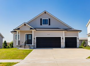 860 Gray Ave, Waukee, IA 50263