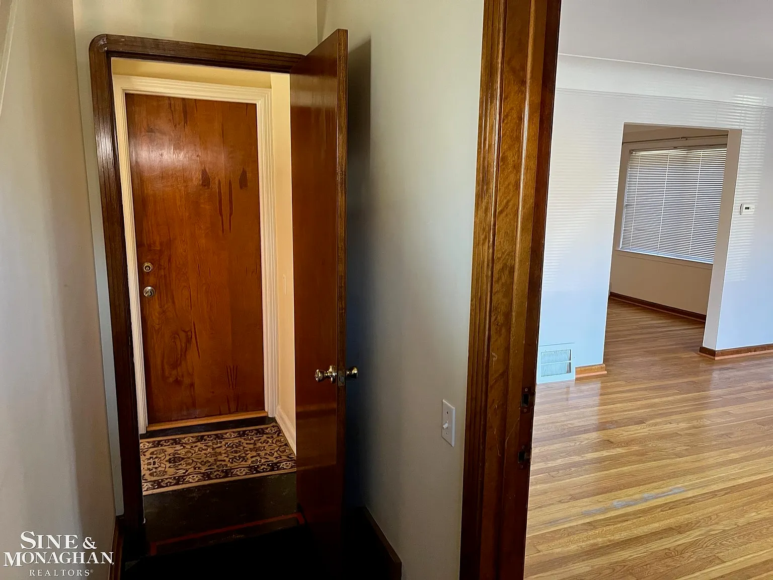 2 bed, 1.0 bath, 2002 sqft, $1,600 — Photo 3