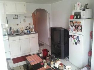 8 Rosewood Ln, Wantagh, NY 11793