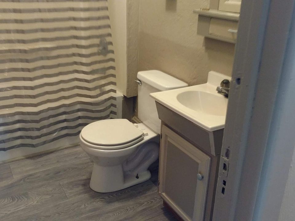 2nd image of 315 E Spring St #1/2