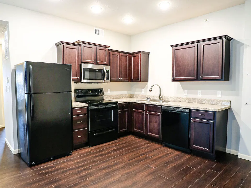600 E Harrison St #C-201