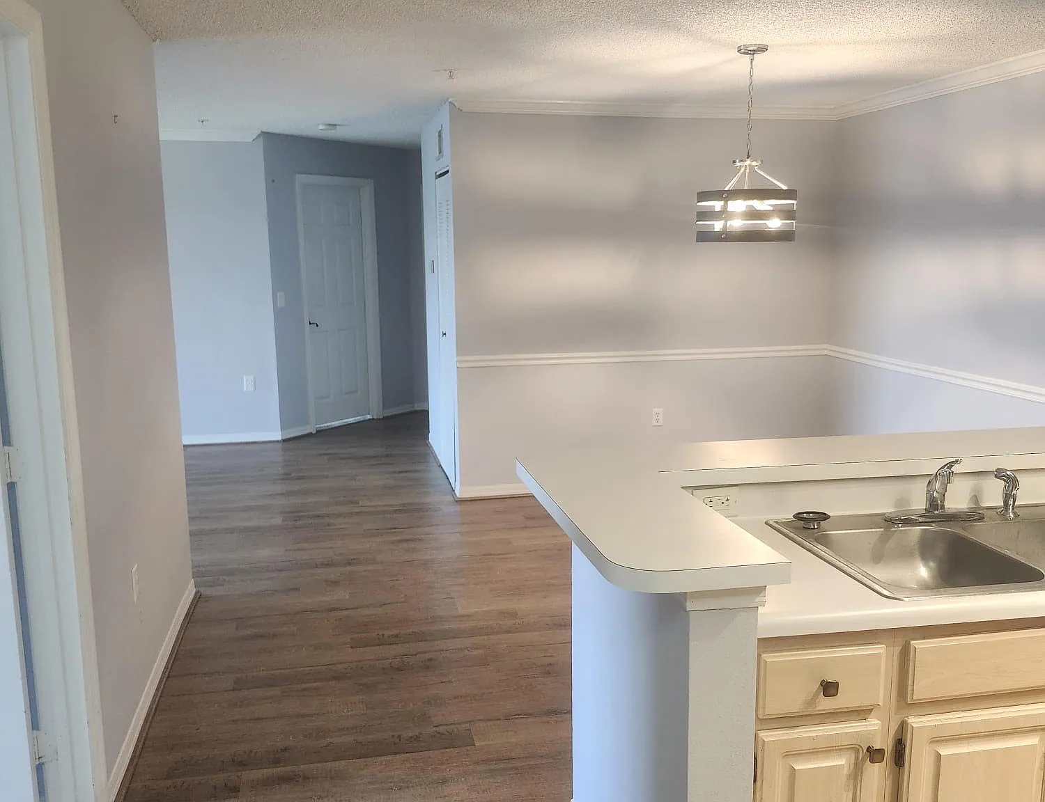 2 bed, 975 sqft, $2,200 — Photo 3