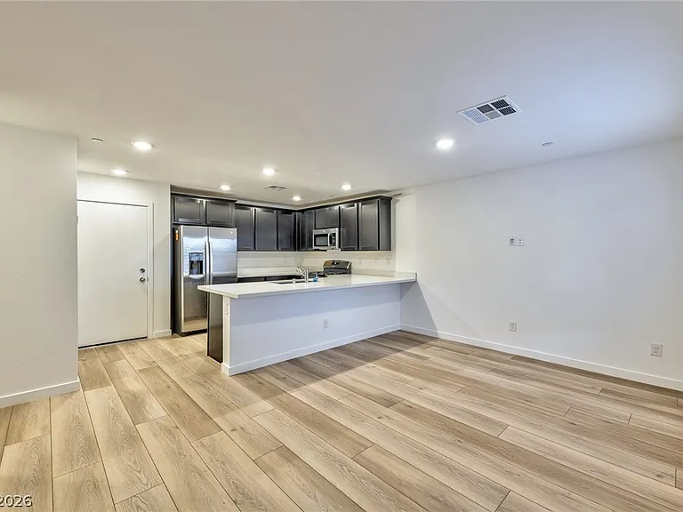 6288 Foxes Dale St — Photo 3