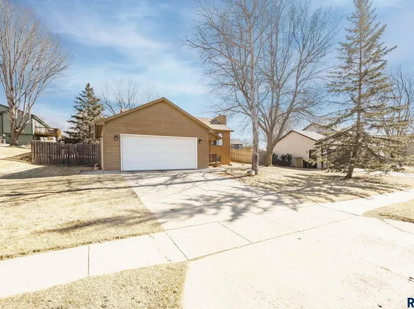 2804 S Melanie Ln, Sioux Falls, SD 57103
