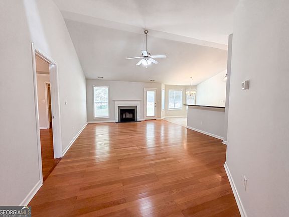 3rd image of 211 Logan Creek Ln