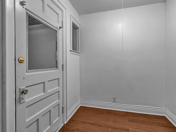 5th image of 160 Zelmer St