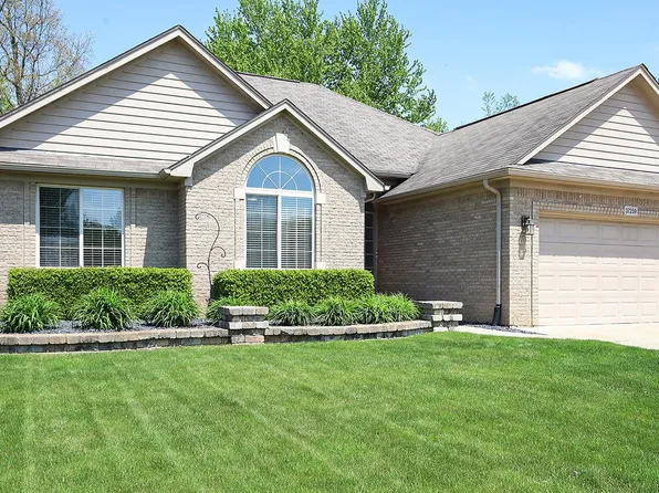 37259 Willow Creek Ln, New Baltimore, MI 48047