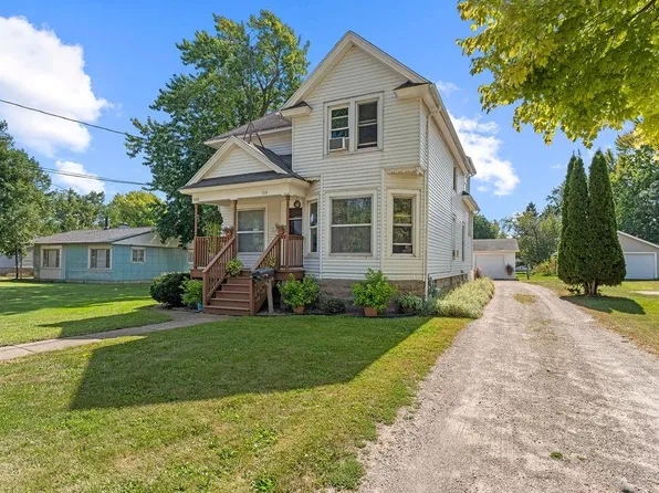 929 W 4th Ave, Oshkosh, WI 54902