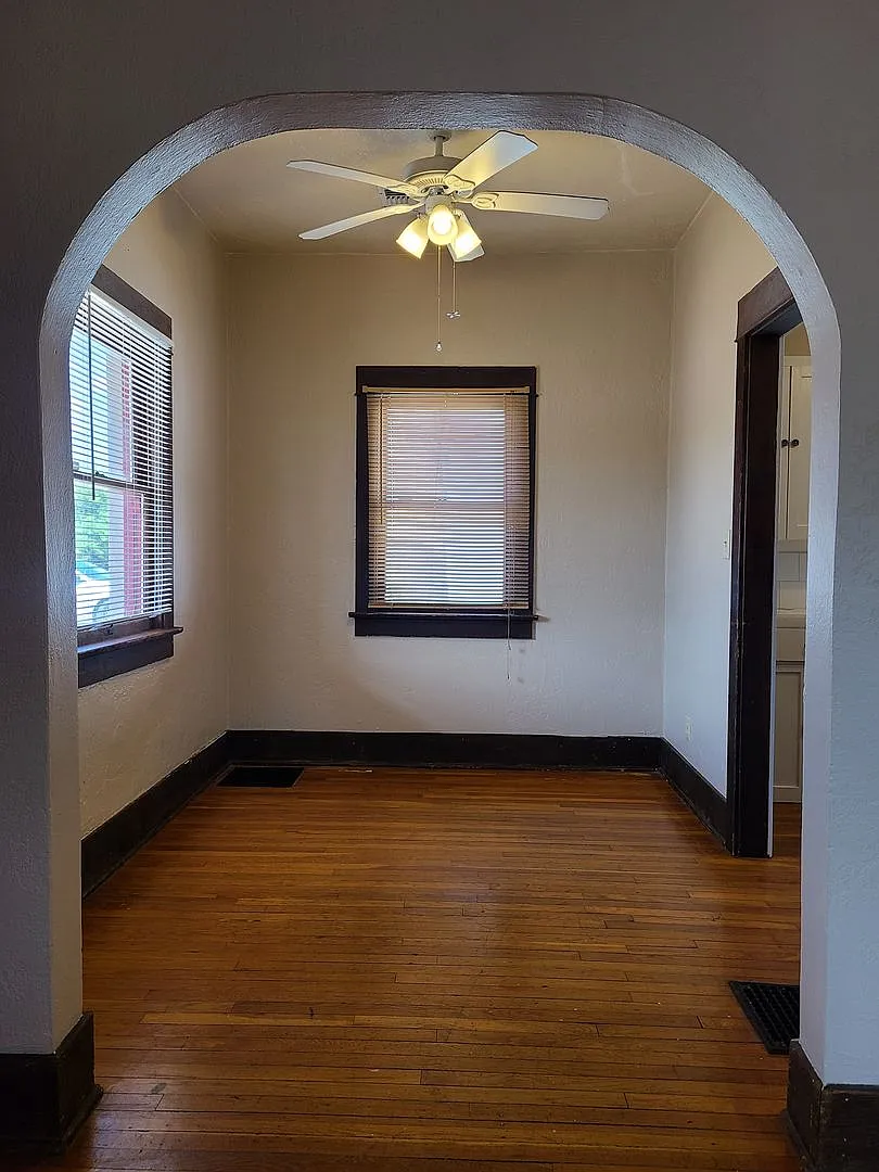 1137 E. Elm St. — Photo 3