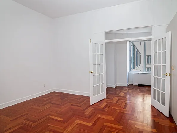 220 Riverside Boulevard image 3 of 12