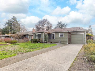 325 NE B St, Grants Pass, OR, 97526