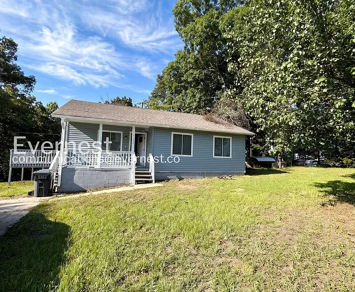 1925 2nd Ave — Photo 1