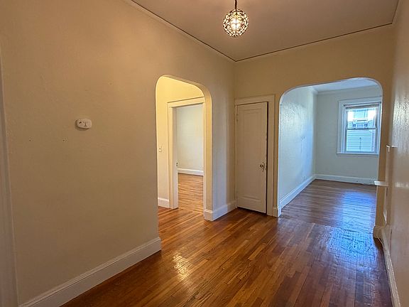 3rd image of 2043 Commonwealth Ave #4