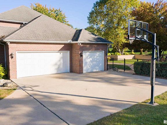 3rd image of 2606 W Sunset Ct