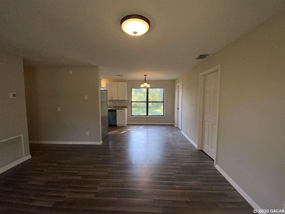 4th image of 515 SE 4th Ave