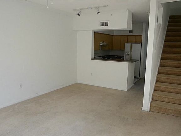 5th image of 2931 NE 185th St APT 1101