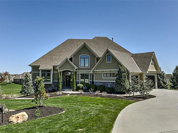 3rd image of 8035 Emerald Ct