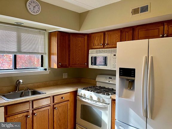3rd image of 6111 Hilltop Dr #2