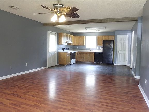 3rd image of 831 Hollow Creek Dr