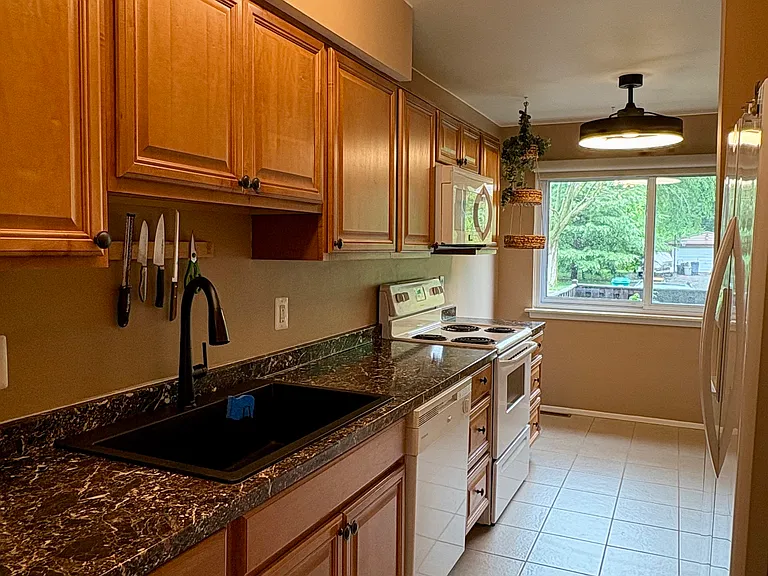 542 Terrace Ln — Photo 3