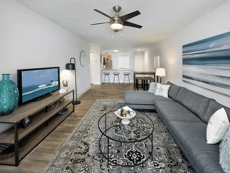 Sunny Lake Apartments — Photo 45