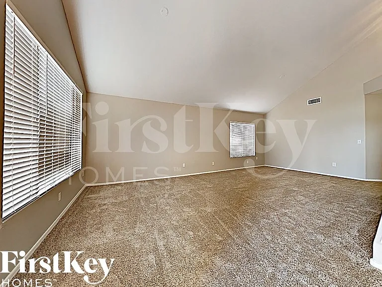 7323 E Navarro Ave — Photo 3