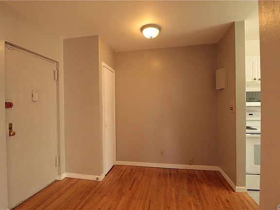 4th image of 302 Longacre Ave #21