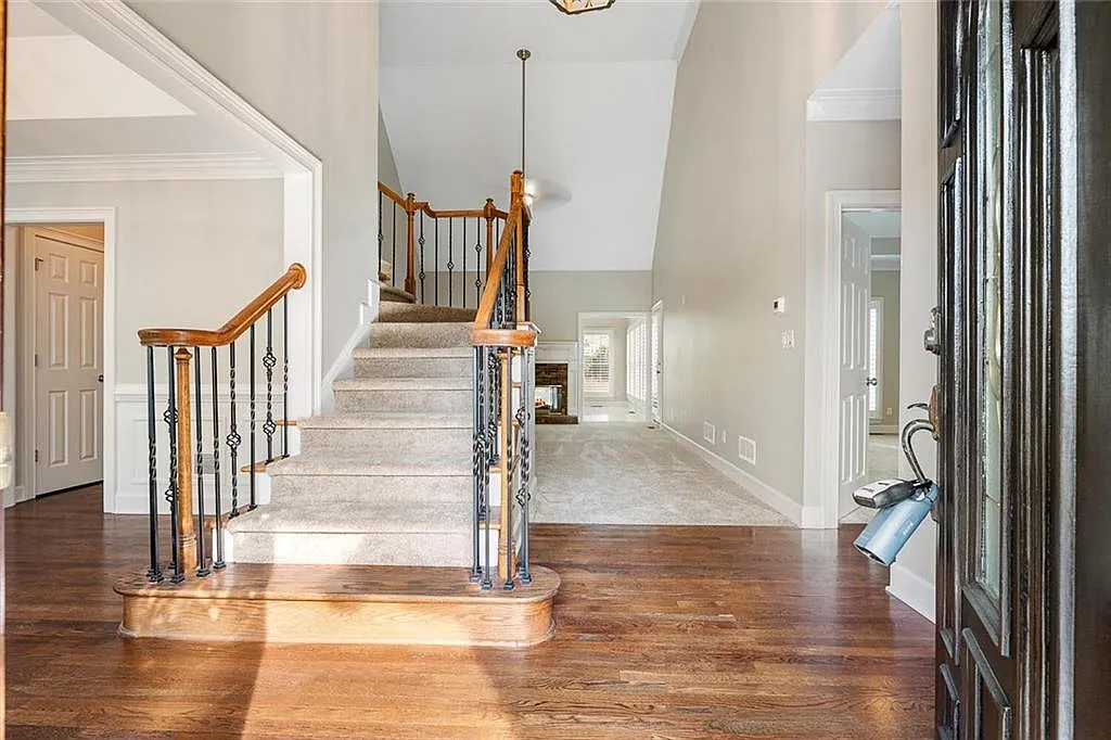 5 bed, 3.5 bath, 4060 sqft, $4,450 — Photo 3