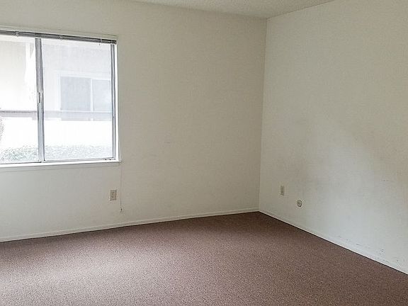 5th image of 303 Tradewinds Dr APT 1