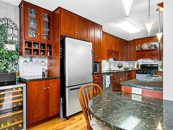 5th image of 320 Wildwood Dr #320