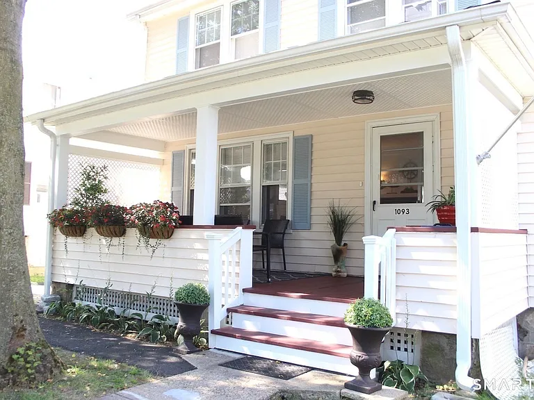 1093 Shippan Ave — Photo 23
