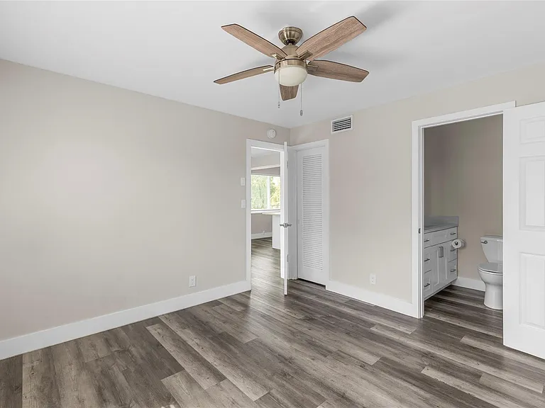 2182 NE 5th Cir — Photo 14