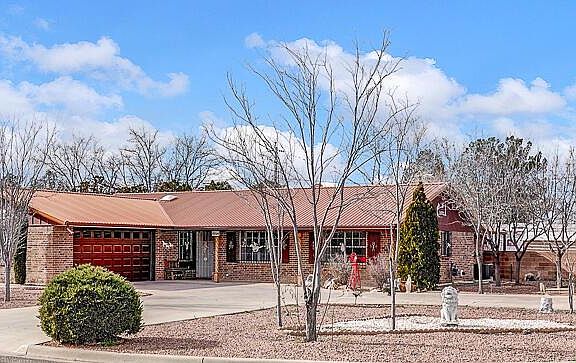 2nd image of 1004 Tamarack Dr