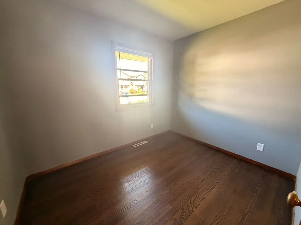 3 bed, 864 sqft, $2,650 — Photo 2