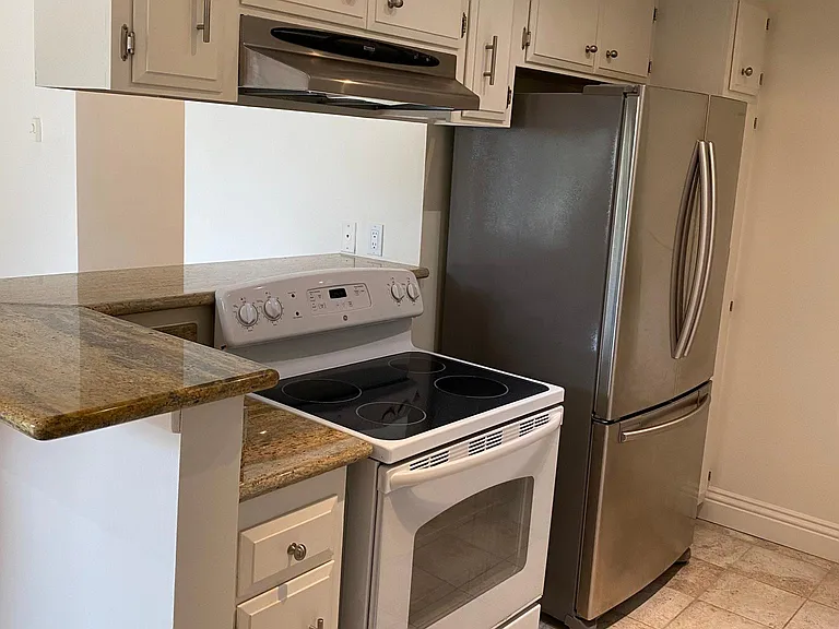 1728 Montana Ave #19 — Photo 4