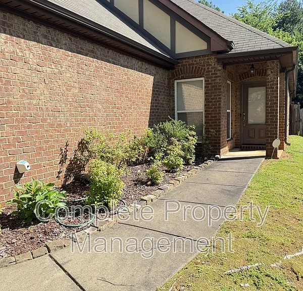 109 Oxmoor Place Cir — Photo 1