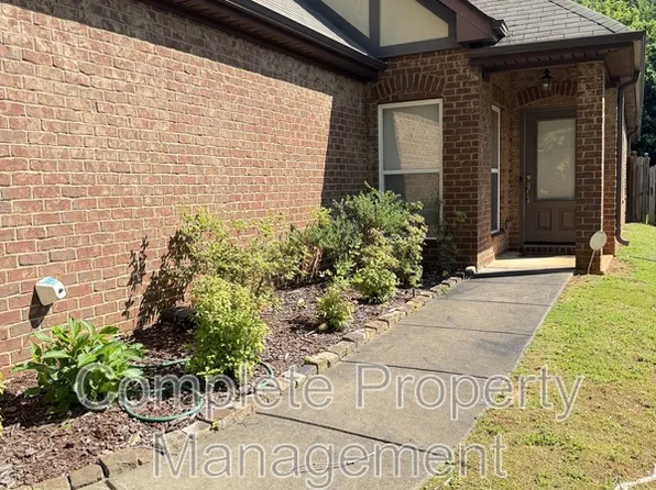 109 Oxmoor Place Cir, Birmingham, AL 35211