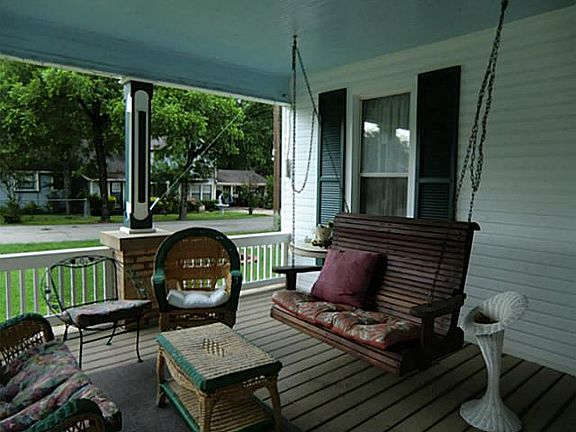 2nd image of 301 W University Ave