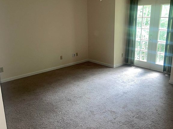 5th image of 3016 Live Oak Ln SW