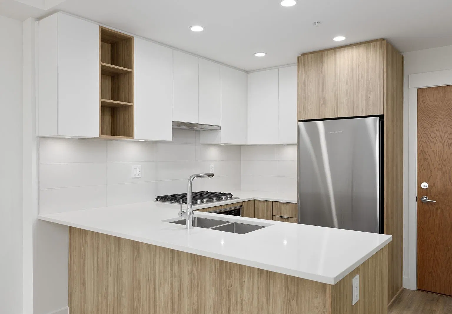 1 bed, 920 sqft, $2,150 — Photo 2