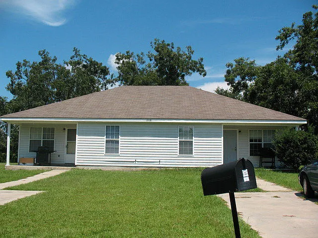 6118 Vinnie Dr — Photo 1