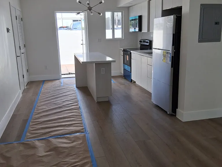 1904 SW 17th Ave #10 — Photo 4