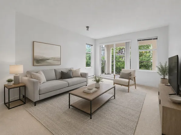 4868 Brentwood Dr #310, Burnaby, BC V5C 0C2